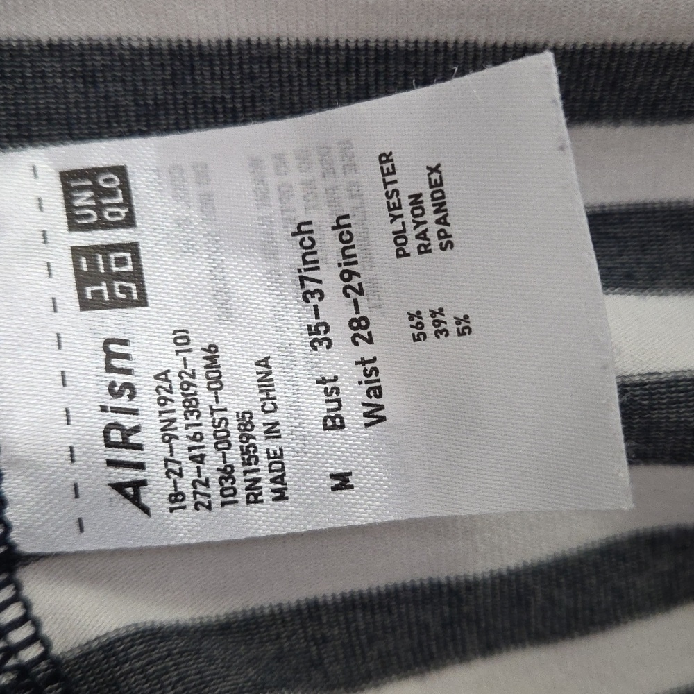Uniqlo Black and White Striped Airism Tee - Picture 4 of 4